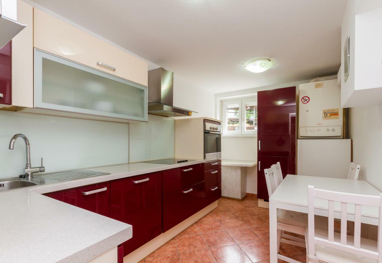 Philosophy Apartment *